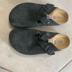 Worn Twice. No Box Shoes Birkenstock, Birkenstock Black, Birkenstock Boston, Birkenstock Shoes, Mule Clogs, Mules Shoes, Birkenstock, Clogs, Boston