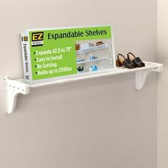 there is a sign on the shelf that says expandable shelvings and shoes