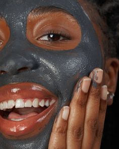 Feel the mattifying, purifying, and smoothing effects of the Triple Black Mask, that works to fight imperfections. The unique formula contains activated charcoal, mattifying black clay, and smoothing lava powder to eliminate 99% of the bacteria responsible for pimples in as little as 5 minutes. Triple Black Mask is a cleansing black clay mask for all skin types, but especially for oily and combination skin. It contains purifying activated charcoal, matifying black clay and smoothing lava powder. This mask offers a unique 3-in-1 care: it purifies the skin thanks to bamboo and charcoal, black clay inhibits sebum production and the addition of lava powder removes dead skin cells resulting in cell renewal! A real detox that brings an impure skin back into balance and makes the skin feel soft a Creme Anti Age, Black Clay, Clay Mask, Black Mask, Activated Charcoal, Clay Masks, Triple Black, Combination Skin, Face Care