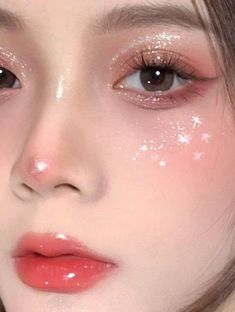 White Cottagecore Outfits, Monolid Eye Makeup Colorful, Cute Korean Eye Makeup, Red Douyin Makeup, Douyin Makeup, Ootd Instagram, Cute Eye Makeup, Doll Eye Makeup, Korean Eye Makeup