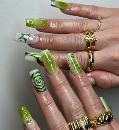 Dramatic Summer Nails, Hippie Acrylics, Kelly Green Nails Design, Green 3d Nails, Green Funky Nails, Green Short Nail Designs, Fall Acrylic Nails Square, Acrylic Nail Designs Green, Green Y2k Nails