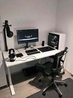 White Desk Setup, Computer Desk Setup, Home Studio Setup, Pc Gaming Setup, Desktop Setup, Deco Studio