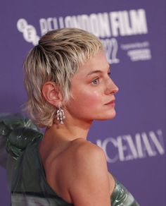 Emma Corrin Hair, Emma Corrin, London Film, Hairstyle Inspo, London Film Festival, Hair Inspiration Short, Haircuts For Curly Hair, Haircuts Straight Hair