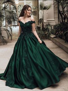 Dark Green Ball Gown, Modern Merida, Medieval Core, Dark Green Prom Dress, Dark Green Prom Dresses, Lace Prom Gown, Green Ball Gown, Green Evening Dress, 파티 드레스