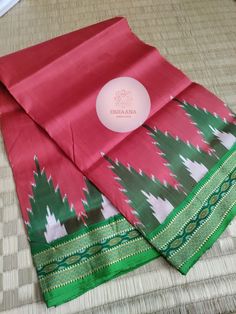 Fabric details :- Sambalpuri khandua(mulberry silk)saree Doesnot include blouse pc .best saree for any occasion. Wedding, party.or for gift .  Saree length :-  5.5 mtr   Blouse length :- 0.8 mtr Traditional Green Ikat Print Saree, Festive Traditional Wear With Ikat Print In Paithani Silk, Festive Paithani Silk Traditional Wear With Ikat Print, Ikat Print Traditional Wear For Weddings And Festivals, Traditional Ikat Print Wedding Outfit, Ikat Print Saree For Wedding And Festivals, Wedding Saree With Ikat Print For Festivals, Festive Wedding Saree With Ikat Print, Festive Pink Traditional Wear With Printed Border