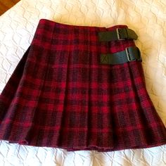 In Excellent Condition! Vogue Collection, Burberry Skirt, Red Plaid Skirt, Burberry Brit, Vintage Color, Skirt Vintage, Wool Skirt, Plaid Skirt, Wool Skirts