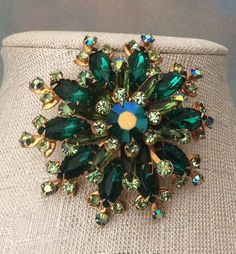 Vintage Brooch Green and AB Rhinestones 3D Gold Tone by NalikaCraft on Etsy Costume Jewelery, Vintage Boho Fashion, Vintage Jewelry Box, Vintage Inspiration, Floral Spray, Couture Jewelry, Brooch Jewelry, Vintage Jewels, Vintage Brooch