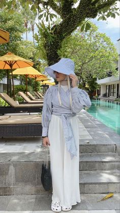 Outfit Ideas Beach Vacation Hijab, Hijab Pantai Style, Ootd Bali Beach, Beach Outfit Korean Style, Aesthetic Hijab Outfit Ideas, Bali Outfit Ideas Hijab, Beach Hijab Outfit Ideas, Beach Outfit Hijab, Hijabi Fashion Summer