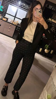 Outfitters Clothes, Boss Style, Girl Boss Style, Color Hair, Effortless Chic, Printed Pants, Fashion Collection, Work Outfit