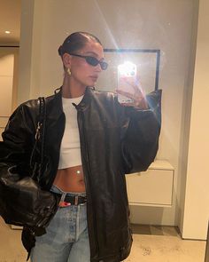 Fashion 60s, Hailey Bieber Outfits, Winter Mode Outfits, Hailey Bieber Style, Hailey Baldwin Style, Fashion 90s, 90's Fashion, Leather Jacket Outfits, Looks Street Style