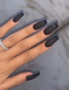 Trendy Nail Art Black And White, Simple Black Nails Coffin, Simple Edgy Nails Coffin, Full Set Gel Nails Short, Black Abs White Nails, Matte Black Acrylics, Goth Manicure Ideas, Matte Colored Nails, Elegant Nails Squoval