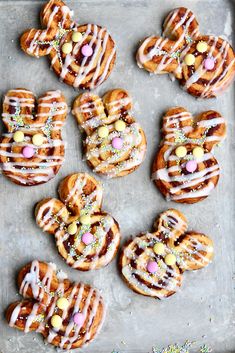 some kind of pretzels that are on a baking sheet with easter eggs in the middle