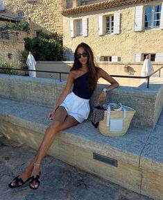 Summer Outfits 2023 – Outstanding Summer Outfits You Wish You Wore - davidreed.co Tourist Outfit, Rome Outfits, Greece Outfit, France Outfits, Europe Travel Outfits