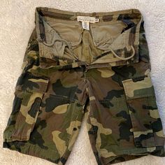 Men’s Size 29 Waist H&M Shorts The Type Of Camouflage Shorts They Are Is L.O.G.G. Style. These Are New Without The Tags And Have Never Been Worn. Could Be Worn By A Female Also. These Come From A Smoke Free Home, Thank You For Looking. Types Of Camouflage, Camouflage Shorts, H&m Shorts, Shorts Men, Black Green, Mens Shorts, Camouflage, H&m, Man Shop