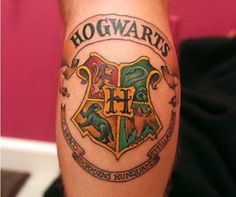 a man with a hogwarts tattoo on his leg