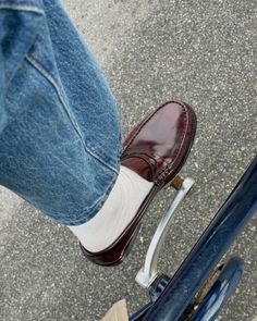 #aesthetic #moodboard Burgundy Loafers Outfit, Socks With Jeans, Loafers Outfit, Paris Mode, Mens Outfit Inspiration, Shoe Inspo, Fall Fits, Swag Shoes, Winter Fits