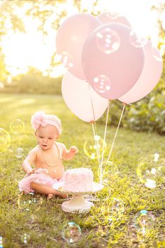 Outside 1st Birthday Pictures, Outside Smash Cake Pictures, First Birthday Pictures Outside, Outdoor First Birthday Pictures, 6months Photoshoot Ideas, First Birthday Pics, Cake Ideas For 1st Birthday, Ideas For 1st Birthday