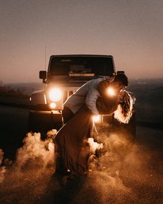 Headlight Engagement Pictures, Divorce Cake, Country Couple Pictures, Shooting Couple, Cute Country Couples, Forest Engagement, Cute Engagement Photos, Country Couples, Couples Pictures