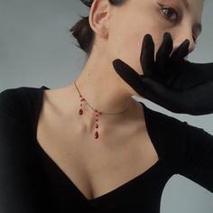 Vampire Choker, Cincin Diy, Vampire Bite, Vampire Necklace, Vampire Jewelry, Vampire Bites, Wire Jewelry Designs, Bead Jewellery, Dream Jewelry