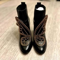 Sophia Websters Karina Ankle Boot Combines Into The Shape Of A Butterfly Worn Twice Size 40.5 - Minimal Creasing Comes In Original Box Butterfly Boots, Sophia Webster Shoes, Sophia Webster, A Butterfly, The Shape, Bootie Boots, Original Box, Ankle Boot, Ankle Boots