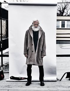 Modern Men, Sharp Dressed Man, Men Street, Mode Inspo, Grey Hair, Old Man, Mens Street Style, Winter Wear