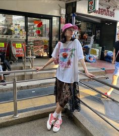 @loog._.mai on insta Pink Converse Outfit, Japan Outfits, Japan Fashion Street, Modest Casual Outfits, Fashion Top Outfits, Outfit Inspo Casual, Outfits With Converse, Causual Outfits, Tshirt Outfits