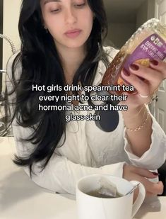 To get rid of stubborn hormonal acne drink this tea. Acne Drink, Haut Routine, Spearmint Tea, Beauty Routine Tips, Smink Inspiration, Hormonal Acne, Healthy Food Motivation, Healthy Skin Tips, Facial Skin Care Routine