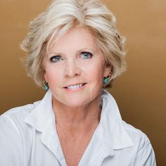 Meredith Baxter, Short Wavy Haircuts, Curly Hair Photos, Family Ties, Short Layered, Mom Hairstyles