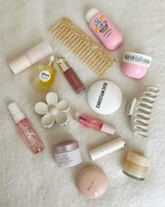 #skincare #aesthetic #cleangirl #clean #ideas Clean Girl Aesthetic Products, Clean Girl Aesthetic Makeup Products, Clean Girl Products, It Girl Items, Clean Girl Essentials, Girl Skincare, Peeling Facial, Skincare Steps