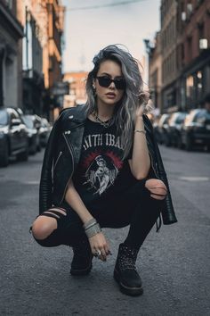 Edgy Tomboy Outfits, Rock And Roll Chic Outfits, Alternative Womens Fashion, Rock Style Outfits For Women, Heavy Metal Concert Outfit Ideas, Girls Concert Outfit, Grunge Fashion Women, Grunge Outfit Winter, Bohemian Rock Style