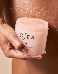 Sink into a scrub like you’ve never felt before. Our skin-softening formula transforms into a gentle exfoliator as you work it into the skin. Mineral-rich salts from around the world buff away roughness, while shea butter with wild gigartina seaweed nourish for silky-smooth and glowing skin. A sensory experience that leaves you feeling brand new. Moisturizing Body Scrub, Osea Malibu, Salt Of The Earth, Exfoliating Body Scrub, Sensory Experience, Salt Scrub, How To Exfoliate Skin, Gentle Exfoliator, Body Exfoliator