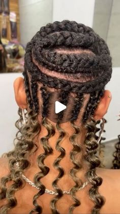 Box Braid Studio| Boxbraid| Nagô| Tranças| Goiania on Instagram: "Venho apresentar a Vocês um dos mais Novos acabamentos do Box Braid Studio de 2024.😉🔥 Acabamento Invisível Frente e Nuca.✨ - - Box Braid Studio - Goiânia  (062) - 983241360 - - #acabamentos #crochet #crochetbraids #braids #tranças #acabamentoinvisivel #tranca #gringa #explore #reels #explorepage #leosantana #pernabamba #trançasemgoiania #boxbraidstudio #boxbraidgyn #gypsy #goddess #entrelace #chanel" Braids With Crochet In Back, Braid Down For Crochet, Crochet Hair Patterns, Crochet Goddess Braids, Crochet Styles For Black Women, Diy Crochet Hairstyles, Crochet Afro, Braid Hairstyles Ideas, Tree Braids Hairstyles