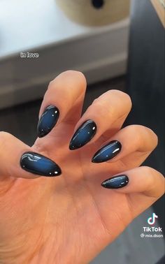 Glass Sapphire Nails, Nail Inspo Midnight Blue, Navy Blue Gel X Nails, Nail Inspo For Blue Dress, Blue Nails With Design Almond, Navy Blue Nail Inspo Prom, Blue And Black Prom Nails, Midnight Blue Almond Nails