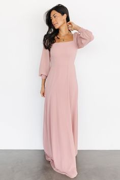 Our Giselle Maxi Dress comes in a black color and is oh so gorgeous. Don't forget to get this dress for your next event! Destination Dress, Baltic Born, Prom Dresses Modest, Rust Dress, Dress Dusty, Maxi Dress Navy, Chiffon Material, Velvet Fashion, Blush Color