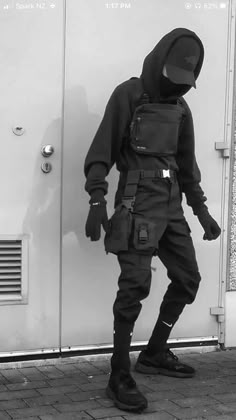 Tech Gear Fashion, High Tech Fashion, Zombie Apocalypse Outfit, Spy Outfit