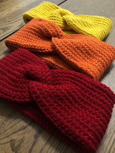 Crochet head band/Ear warmer Head Band Crochet, Crochet Pour Halloween, Crochet Hairband, Bandeau Au Crochet, Yarn Project, Crochet Headbands, Halloween Headband, Stitch Crochet, Ear Warmer