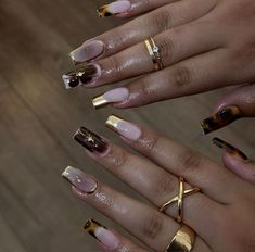 Medium Length Nails Acrylic Square Fall Colors, Medium Length Nails Fall, Cheetah Acrylics, Fall Designs Nails, Fall Nails Acrylic Square, Fall Themed Nails Autumn, Fall Nails Square Medium, Fall Nail Inspo 2024, Gold Square Nails