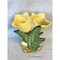 Vintage McCoy Double Yellow Tulip Vase. This is a pre-owned item so please see all pictures and ask any questions. Mccoy Pottery Vases, Tulip Vase, Leaf Vase, Tulips In Vase, Roseville Pottery, Mccoy Pottery, Yellow Tulips, Vase Vintage, Pottery Planters