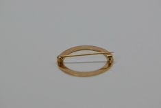 "14K Yellow Gold Circle Pin, 1 1/8\" round riggle edges design, 3 dots at 2 5 7 11 o'clock, 3.14 grams. Stock # BB128L23 This listing contains photographs of the actual item you will receive. Our items are in excellent condition with little or no signs of wear and many are one of a kind pre-owned estate finds. Please look closely at the pictures in this listing as they are part of the product description. Please read the description, as any imperfections or condition comments will be included. W Heirloom Yellow Gold Round Brooches, Heirloom Yellow Gold Brooch, Yellow Gold Hallmarked Round Brooch, Antique Yellow Gold Round Brooches, Hallmarked Yellow Gold Round Brooch, Hallmarked Yellow Gold Round Brooches, Classic Round Jewelry Brooch, Yellow Gold Round Brooch, Gold Round Pins For Anniversary