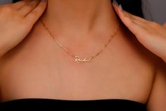 Link Chain Name Necklace, Name Necklace, Dainty Personalized Dainty Name Necklace, Name Necklace Silver, Name Necklace Gold ∙ A N N O U N C E M E N T ∙ * Material: High Quality Solid 925 Sterling Silver  * It comes with small gift box. * Finish: Silver - 14K Gold Filled - 14K Rose Gold Filled * The length option is the TOTAL chain length (including the charm and claps). If you order an 18" chain, the piece will come as CHAIN + CHARM = 18".  * All our jewelry is custom made by hand with Love and Care in our workshop ♡ T U R N ∙ A R O U N D ∙ T I M E * All items are custom made to order. Our turn around time is about 3 - 5 business days. This can change during peak seasons. Please check our home page for the most current times. * Rush your order: Please contact us to see if we can meet your Anniversary Name Necklace With Chain, Elegant Name Necklace With Chain For Gift, Elegant Chain Necklaces For Personalized Gifts, Elegant Necklace With Chain For Personalized Gift, Elegant Chain Necklace For Personalized Gift, Silver Name Necklace, Name Necklace Silver, Name Necklace Gold, Necklace Name