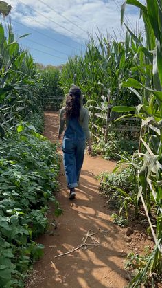 Farmer Outfit, Life In Paradise, Farm Women, Farmer Girl, Female Farmer, Future Farms, Farm Lifestyle, Farm Clothes, Small Town Life