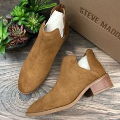 Nib Steve Madden Rainir Notched Ankle Booties Boots Condition: New In Box Size: Women’s Us 8 Color: Cognac Suede :: Orders Are Shipped The Same Or The Next Business Day Excluding Sat & Sun. Mq-2110-016/2600 Suede Flat Heel Booties For Fall, Fall Suede Booties With Flat Heel, Low Heel Suede Booties For Fall, Brown Slip-on Booties For Fall, Black Sock Boots, Women's Lace Up Boots, Boots Cognac, Black Leather Chelsea Boots, Brown Chelsea Boots