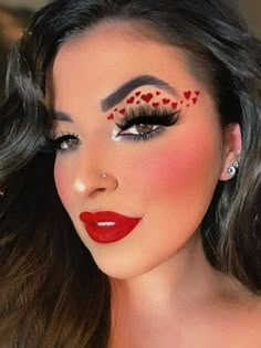 smokey eyes with floating red hearts and red lips Valentine Makeup, Birthday Makeup Looks, Heart Makeup, Day Makeup Looks, Makeup For Black Skin, Valentines Day Makeup, Makeup Tutorial Eyeshadow, Valentines Makeup, Red Makeup