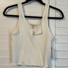 Billabong Tank. Ribbed V Front Crop Casual Ribbed Tops For Vacation, Ribbed Top For Vacation In Spring, Ribbed Tops For Spring Vacation, Spring Vacation Ribbed Tops, White Ribbed Top For Vacation, Fitted Ribbed Top For Vacation, Tie Dye Tunics, White Floral Top, Billabong Women