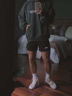 Mens Gym Shorts Outfit, Mens Shorts And Hoodie Outfit, Guy Styles Street, Athletic Outfits Aesthetic Men, Oversized Hoodie And Shorts Outfit Men, Hoodie With Shorts Outfits Men, Sport Man Style, Men Outfits Athletic, Guy Outfits Aesthetic Casual