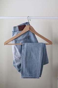 Jeans Organization, Jeans Storage Ideas, Laydown Photography, Jeans Storage, Denim 2024, Easy Closet, Jean Organization, Flatlay Clothes