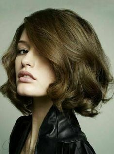 Shoulder Length Piecey Hair, French Inspired Hairstyles, French Haircut, Hairstyle Reference, Brunette Bob, Medium Haircuts, 2023 Outfits, Chocolate Brown Hair Color, Future Girlfriend