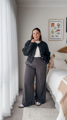 Rachel 🍋 Everyday Outfits (@agoodlittleteach) • Fotos e vídeos do Instagram Teacher Interview Outfit, Curvy Work Outfit, Curvy Winter Outfits, Middle Aged Women Fashion, Curvy Fall Outfits, Minimal Style Outfits, Color Combos Outfit, Midsize Outfits, The Carter