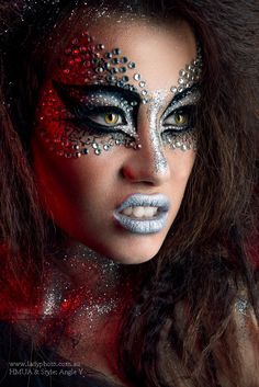 Makeup With Mask On, Extreme Makeup Looks Halloween, Women In Drag, Silver Halloween Makeup, Extreme Makeup Looks, Halloween Makeup Devil, Devil Halloween Makeup, Extravagant Makeup, Carnaval Make-up