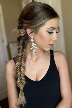 25 Fishtail Braid Hairstyles: Effortlessly Stylish Looks to Try | Lookosm Face Framing Curls, Braid Inspiration